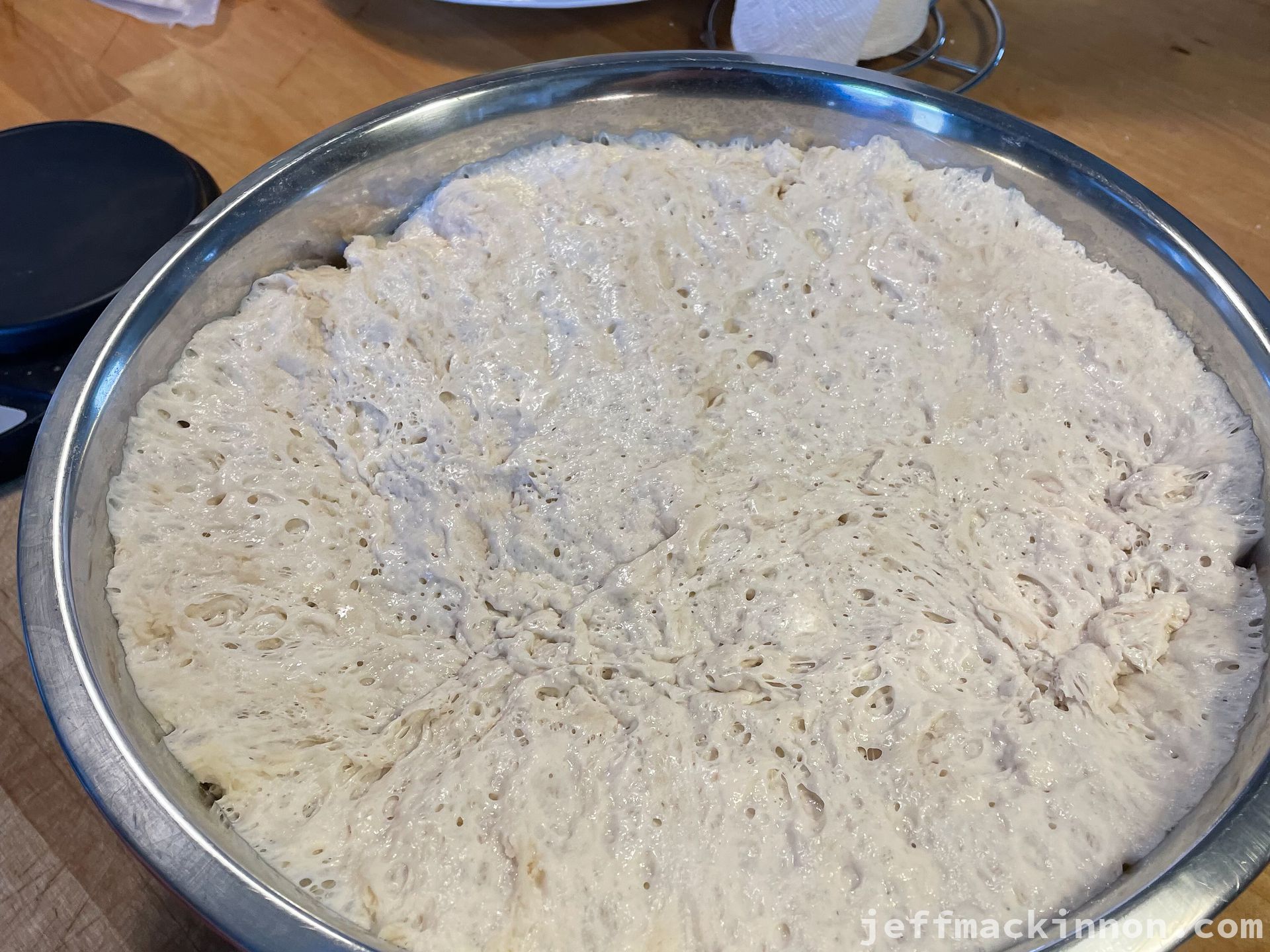 Bubbly poan pizza dough